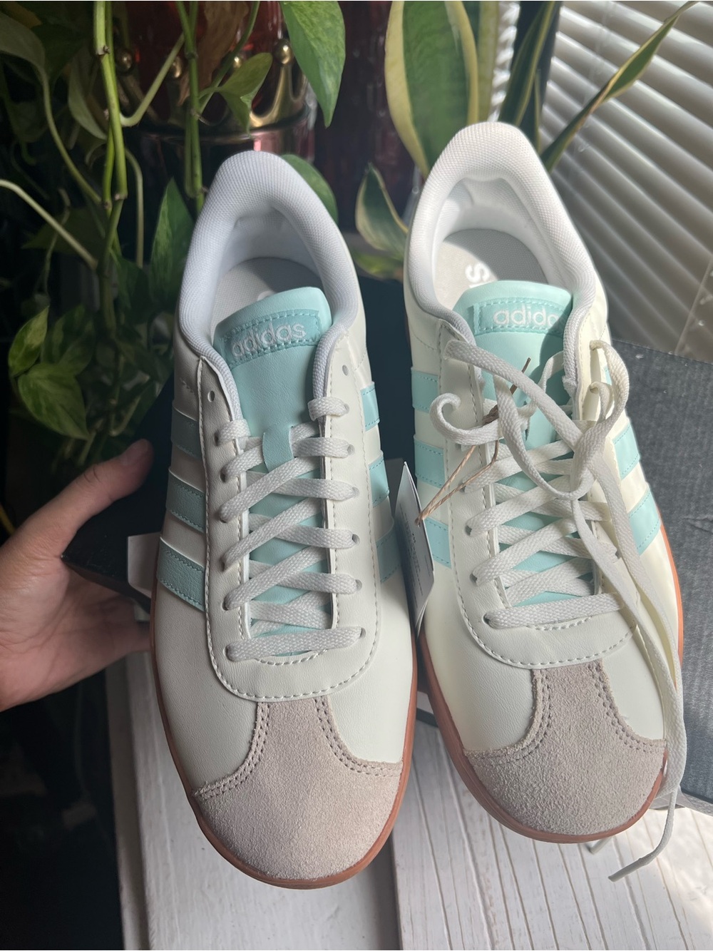 Brand new adidas VL Court Women's Sneaker size 8